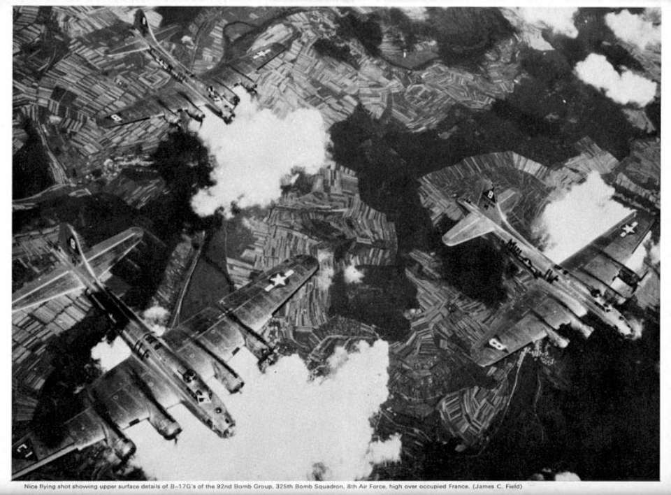 15 Boeing B-17 Flying Fortress Page 22-960