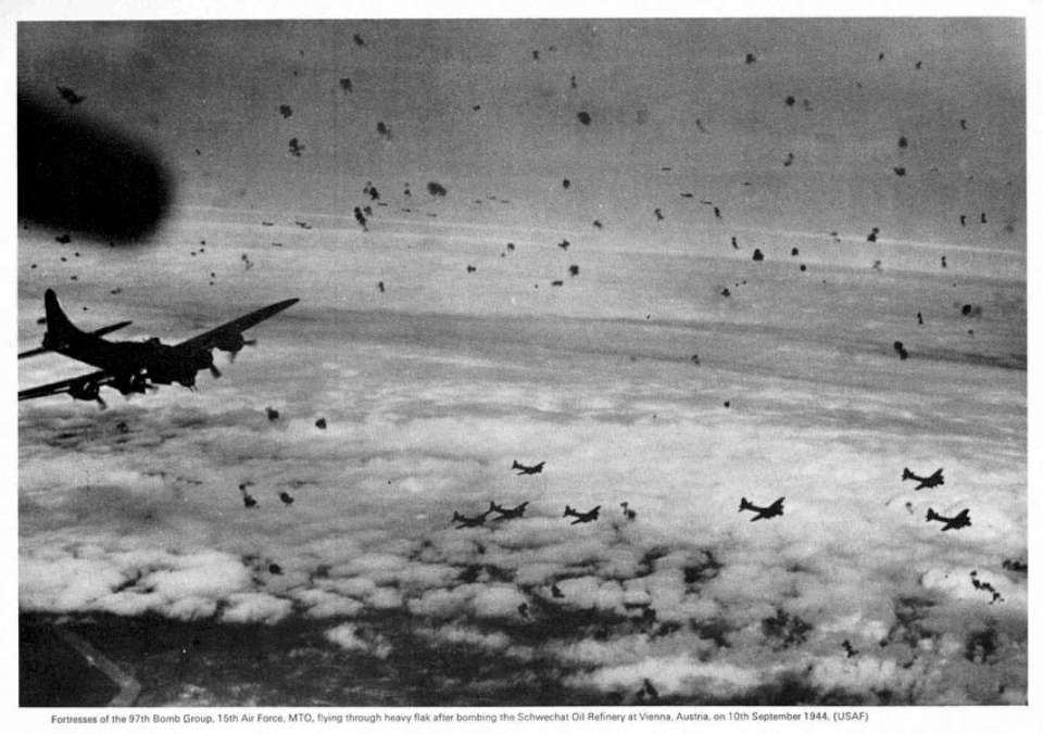 15 Boeing B-17 Flying Fortress Page 41-960